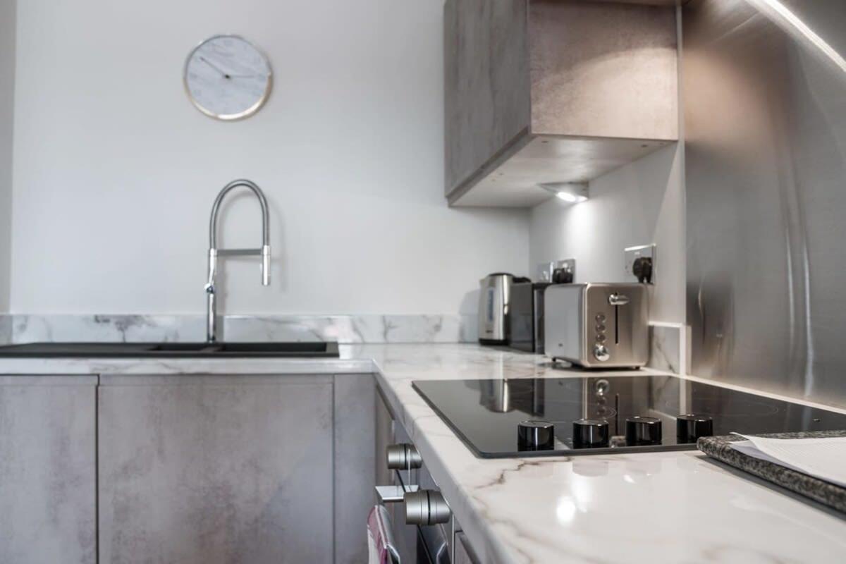 Lovely Riverside 2 Bed Apartment Leeds  Exterior photo